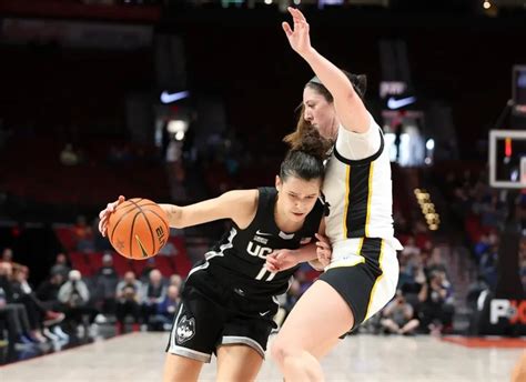 iowa versus uconn women's basketball